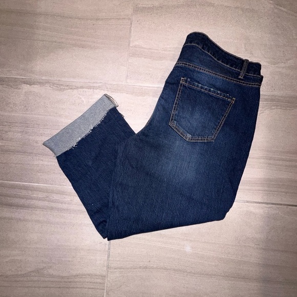 Time & True High Rise Cropped Distressed Dark wash Jeans. Size 18 - Picture 14 of 14